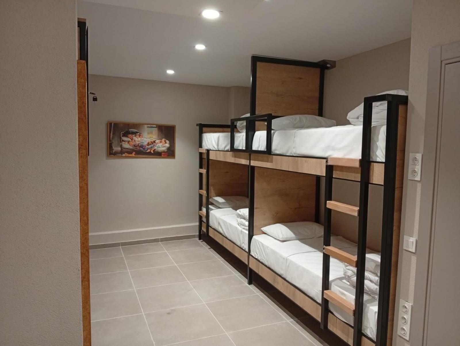 21 Hotel *