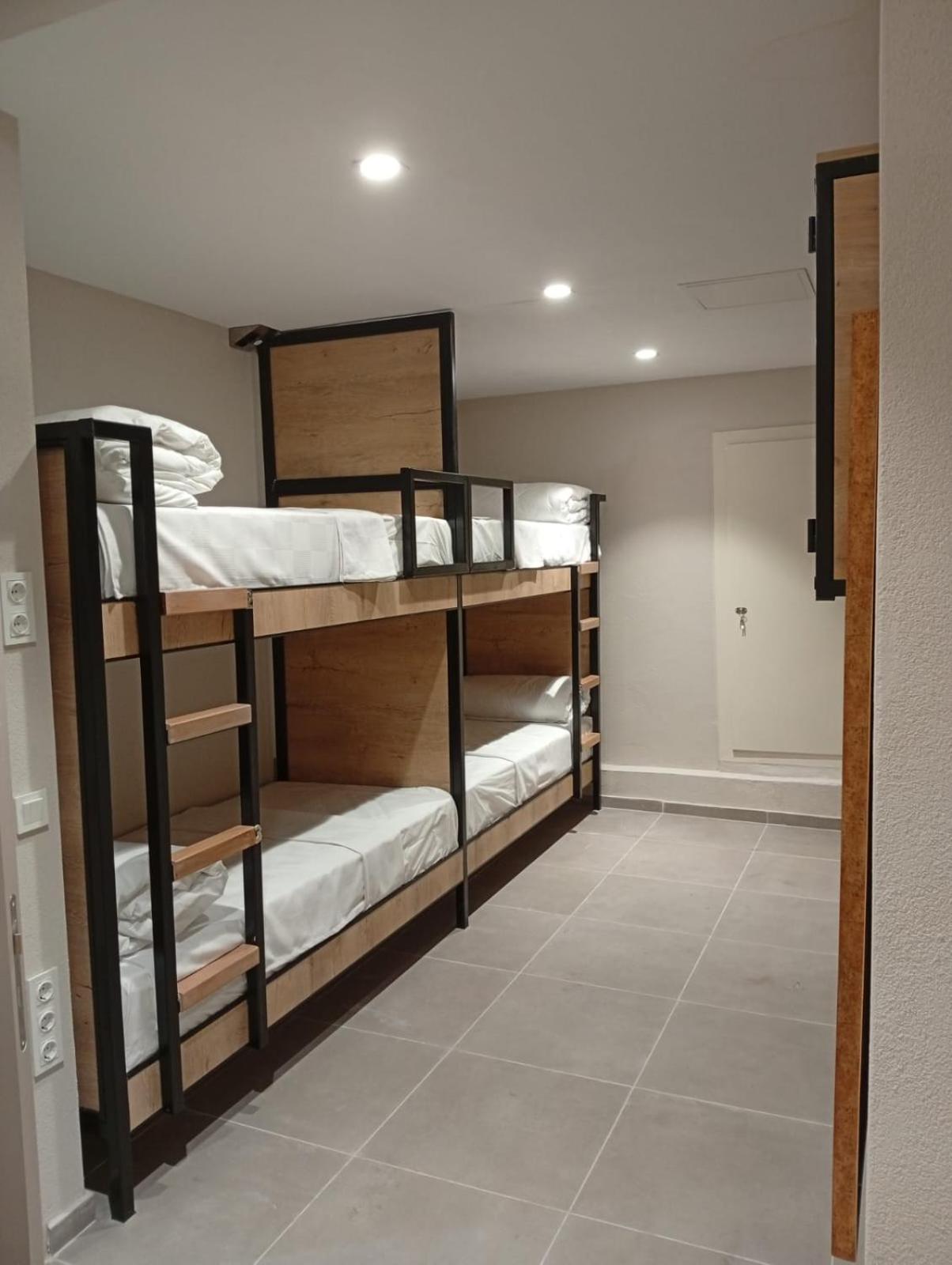 Hotel 21 *